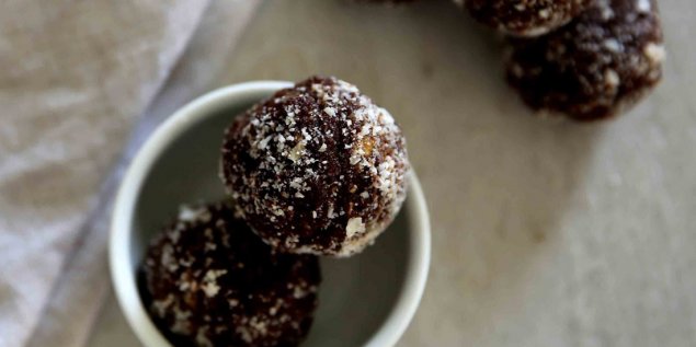 Salted cacao + peanut butter raw balls